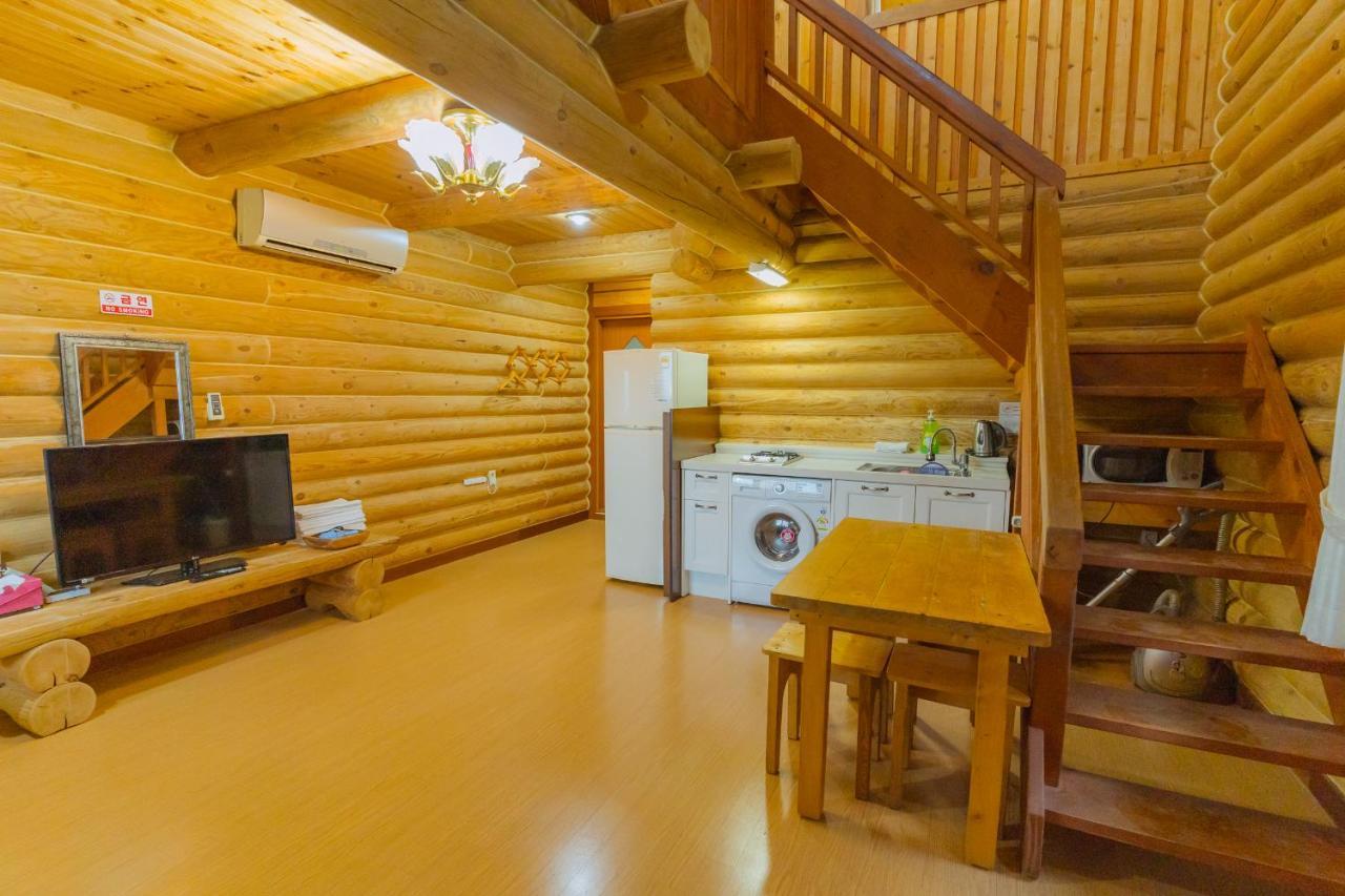 Jungmun Log Pension & Resort Σεογκουίπο Εξωτερικό φωτογραφία