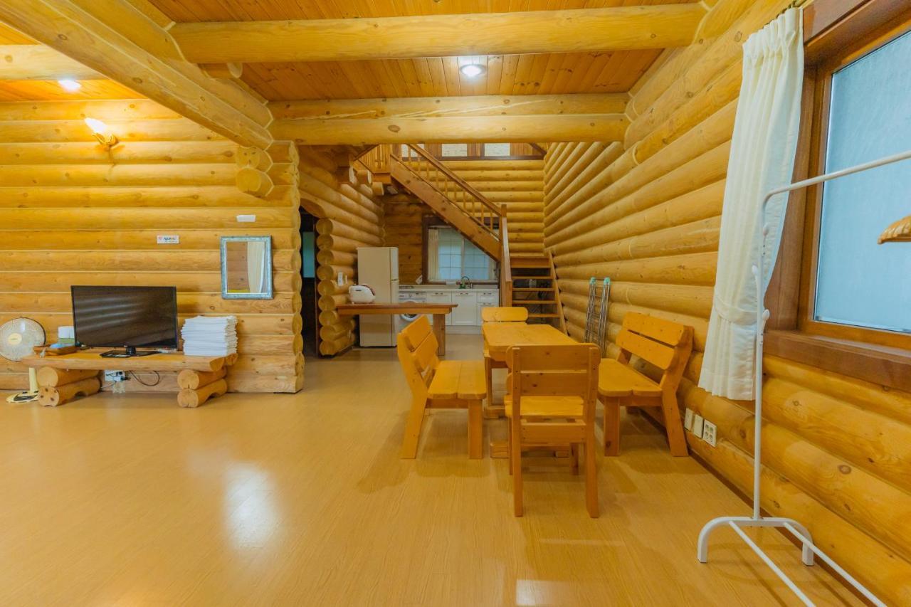 Jungmun Log Pension & Resort Σεογκουίπο Εξωτερικό φωτογραφία