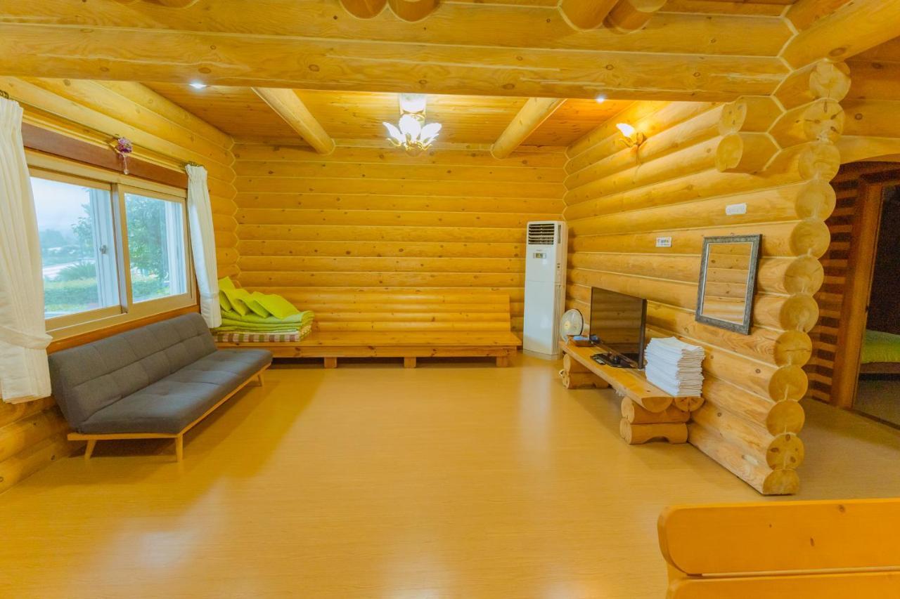 Jungmun Log Pension & Resort Σεογκουίπο Εξωτερικό φωτογραφία
