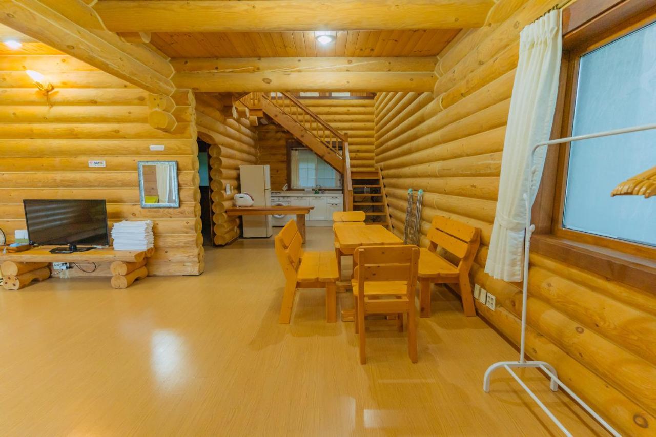 Jungmun Log Pension & Resort Σεογκουίπο Εξωτερικό φωτογραφία