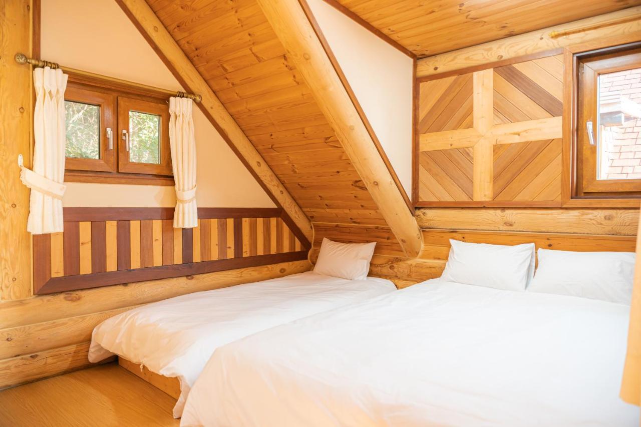 Jungmun Log Pension & Resort Σεογκουίπο Εξωτερικό φωτογραφία