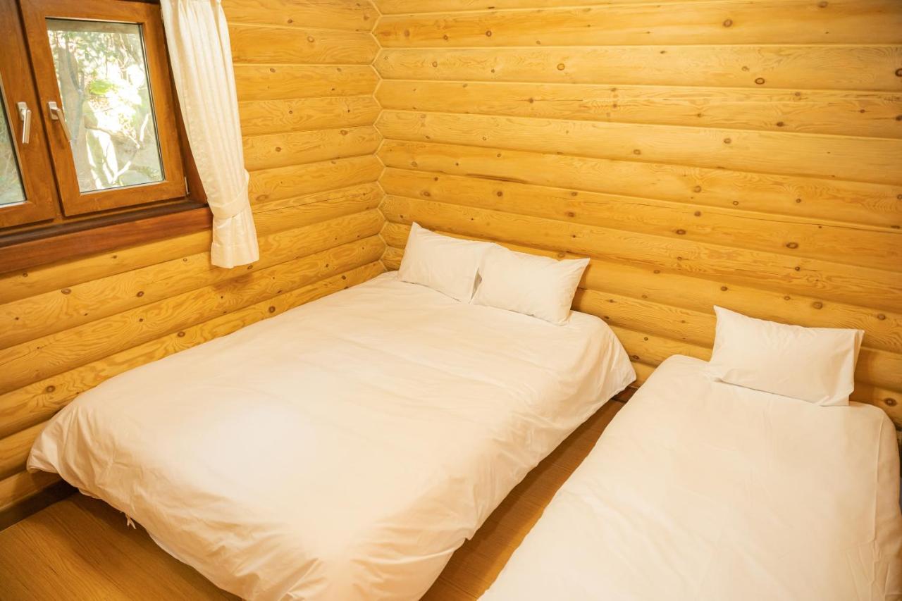 Jungmun Log Pension & Resort Σεογκουίπο Εξωτερικό φωτογραφία