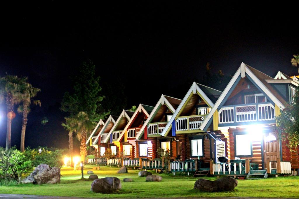 Jungmun Log Pension & Resort Σεογκουίπο Εξωτερικό φωτογραφία