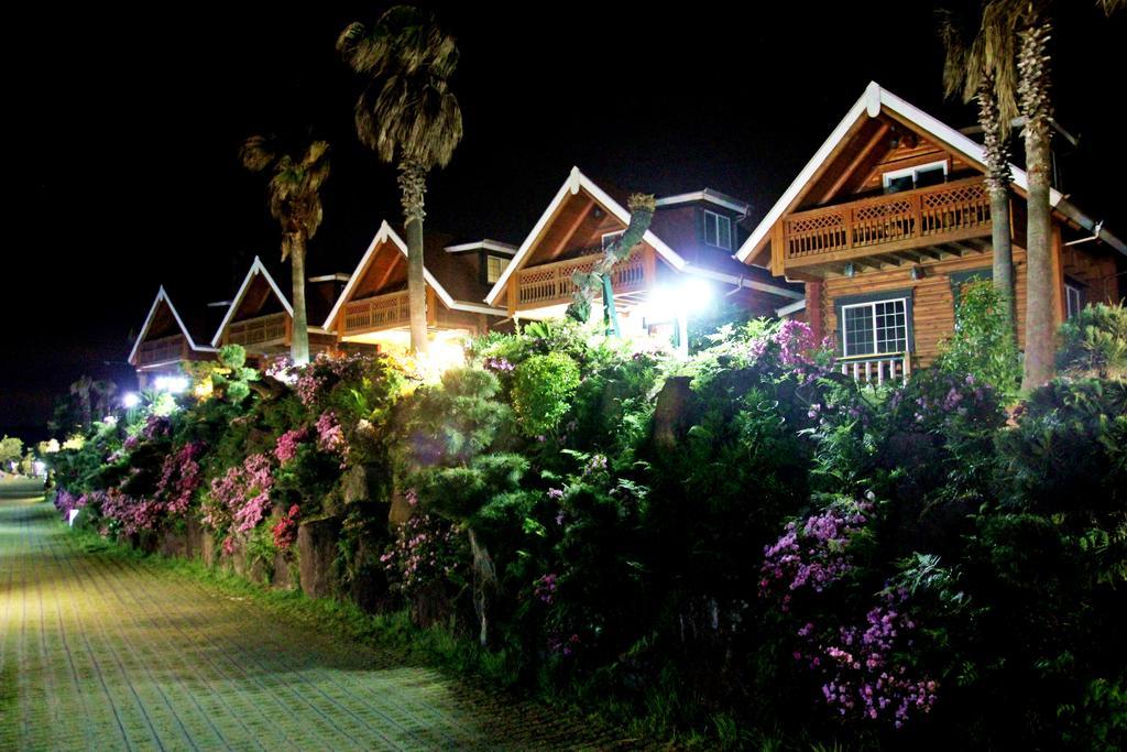 Jungmun Log Pension & Resort Σεογκουίπο Εξωτερικό φωτογραφία